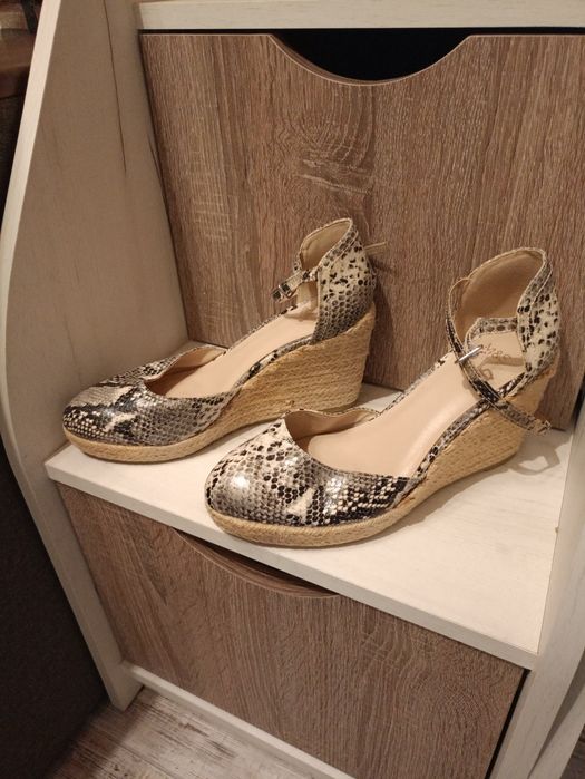 Туфлі M&S (босоніжки)