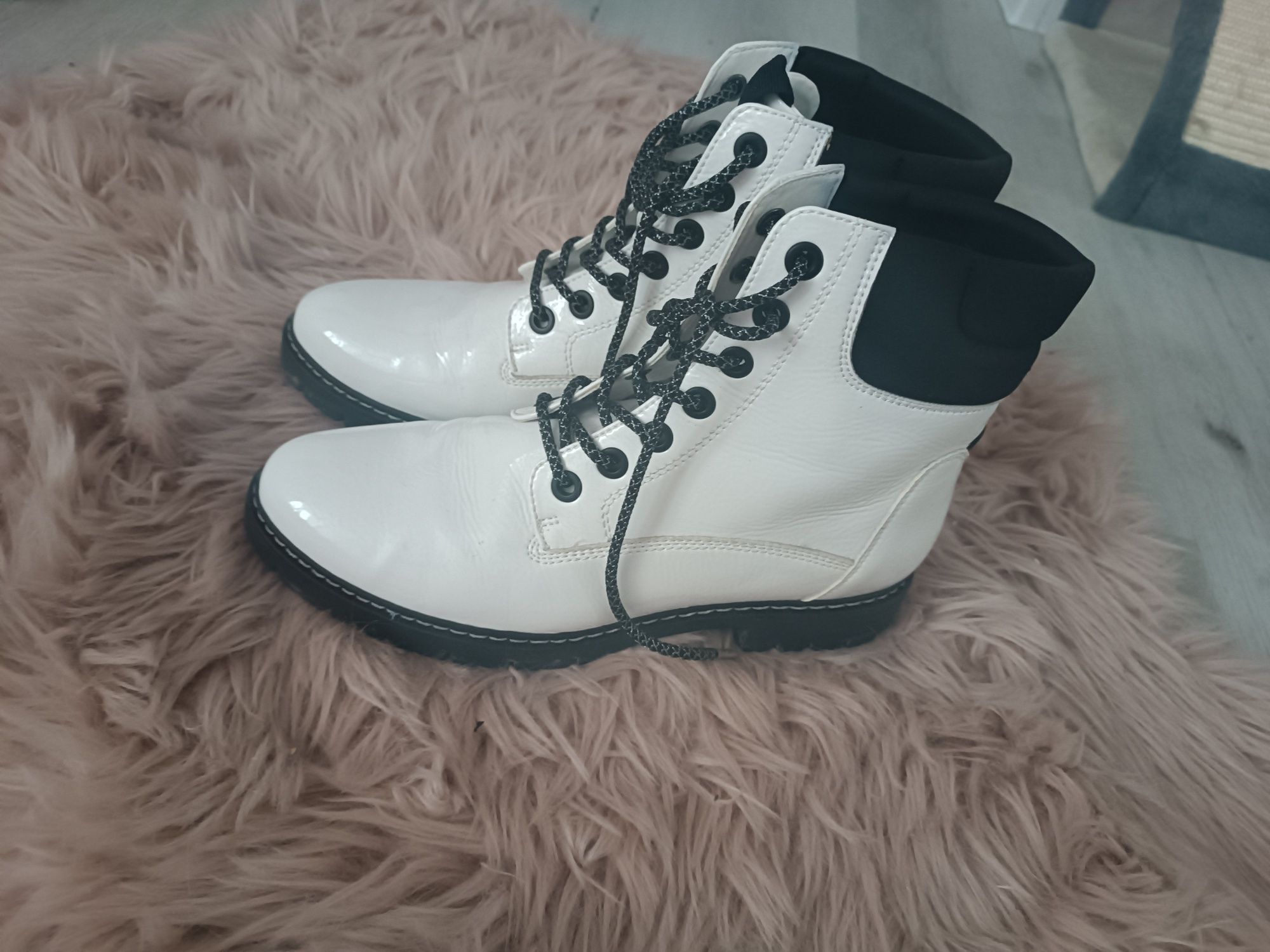 Botki białe ,workery Deichmann lakier 41 rozmiar
