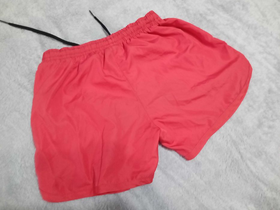 Віддам безкоштовно кофту і шорти