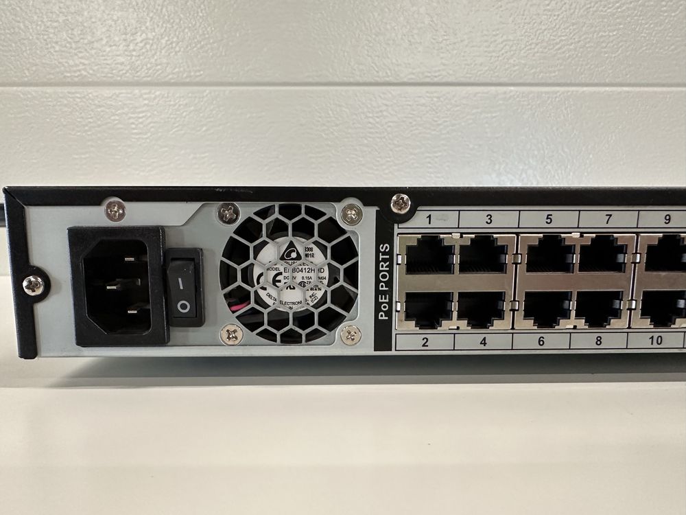 Rejestrator Sieciowy IP 16 Honeywell HEN16103 +Monitor 21” + Dysk 8TB