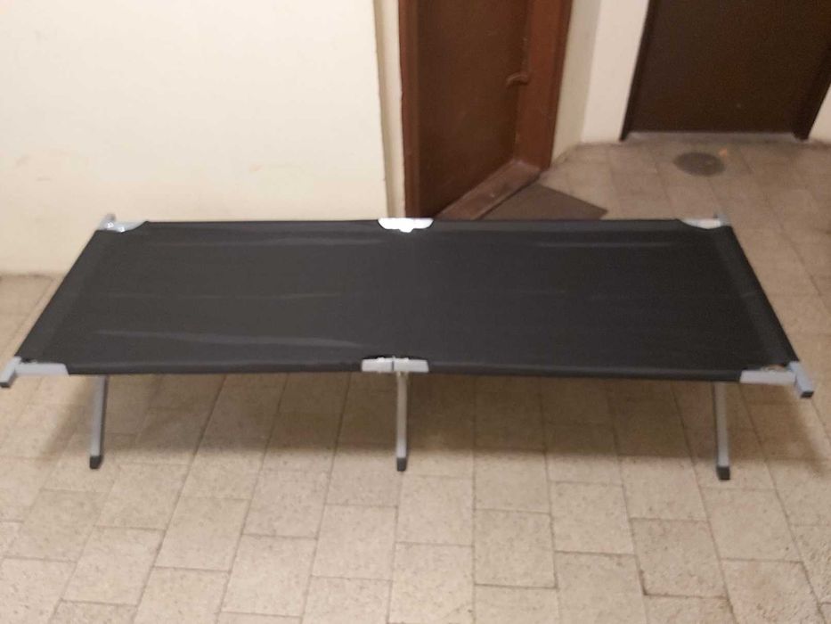 Nowe łóżko polowe szare turystyczne składane pokrowiec