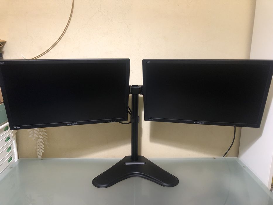 Suporte até 3 monitores (17 a 32”) com base robusta