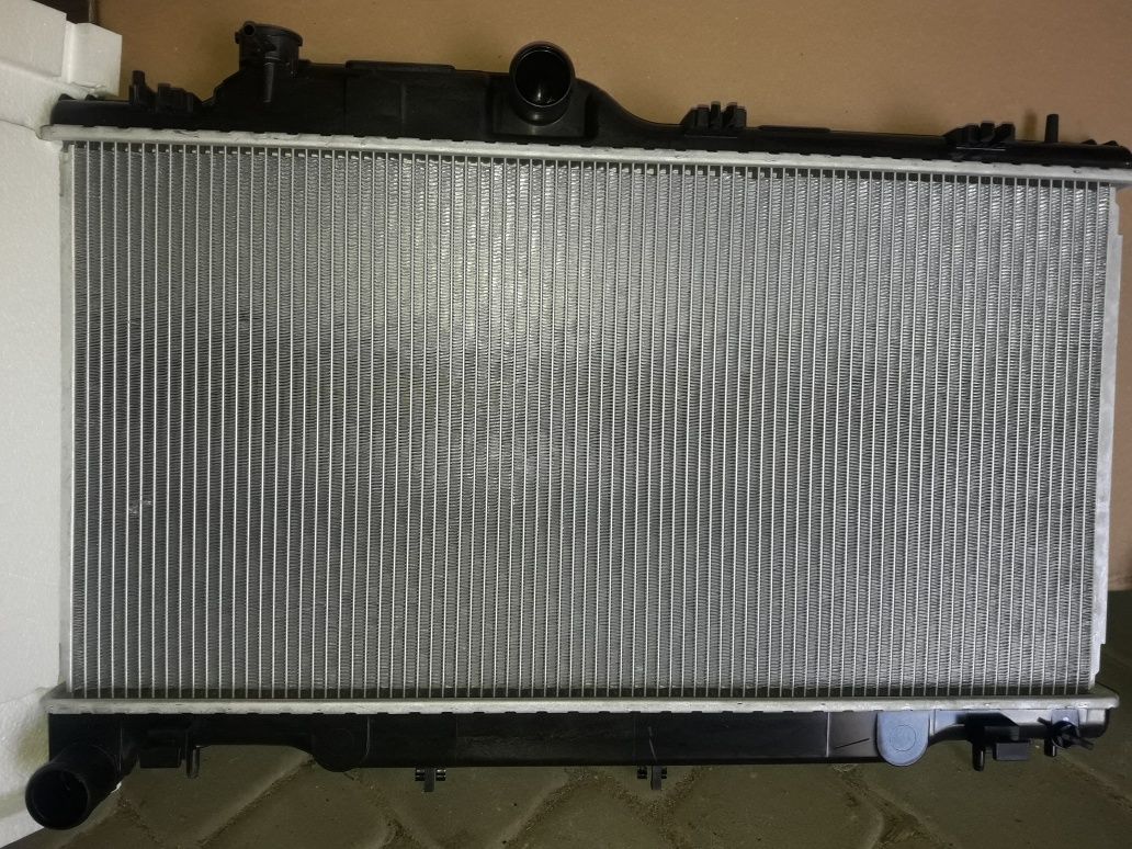 Дифузор радіатор кондиціонера води Subaru Outback B15