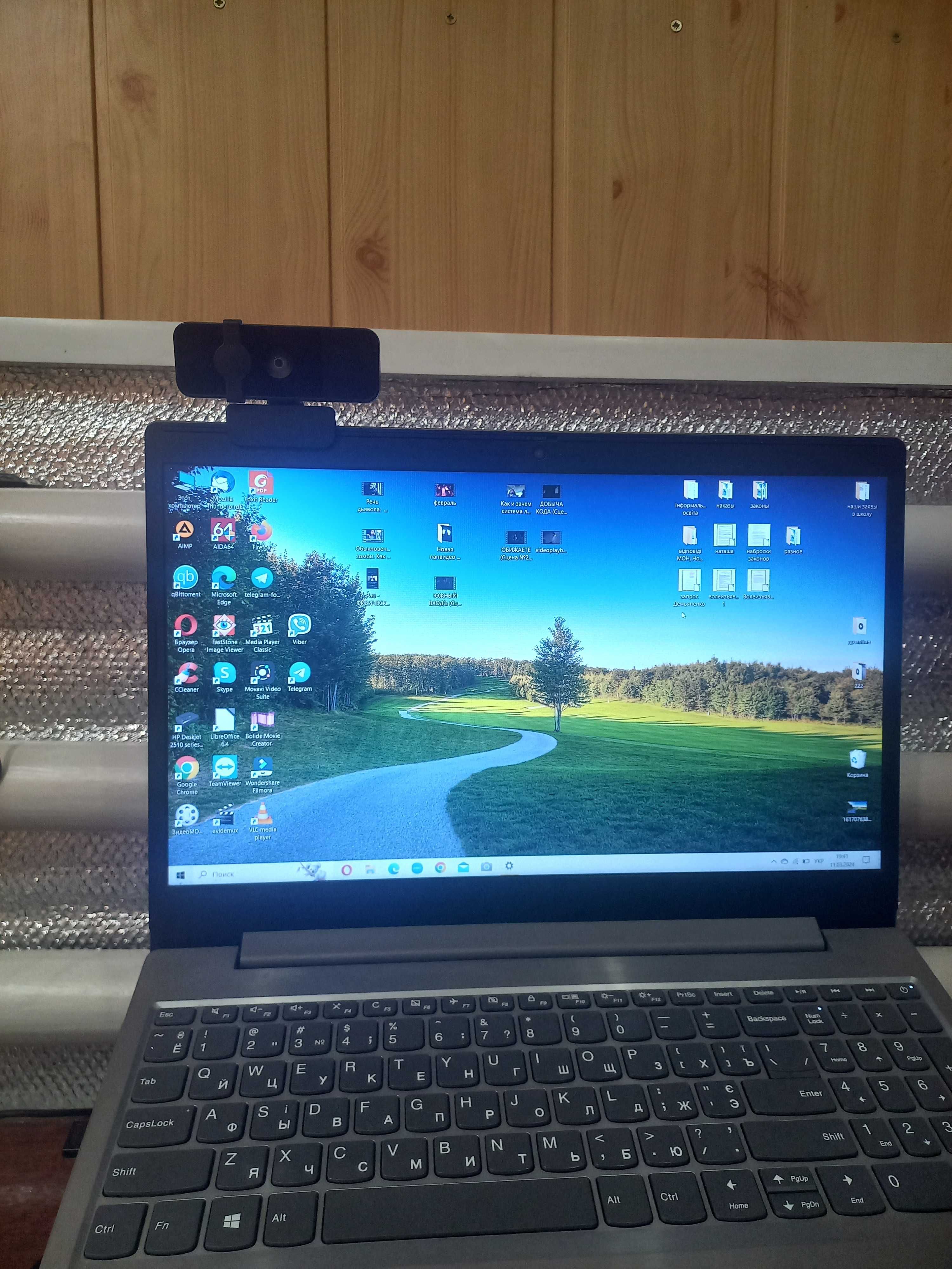 Веб камера  Lenovo Essential FHD Webcam