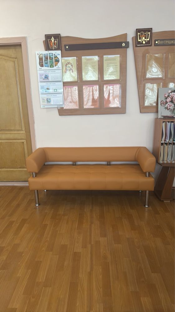 Диван для зони очікування , вітальні , салонів краси , та інш.