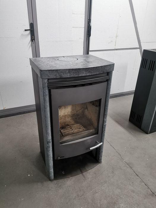 Kominek koza piec śliczny z kamieniami dom garaż hala magazyn z De 9KW