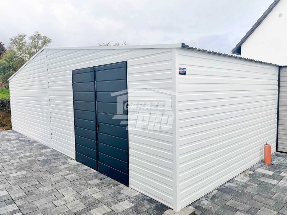 Garaż blaszany 8x4 drzwi  Biały + Antracyt  Dach dwuspadowy GP131