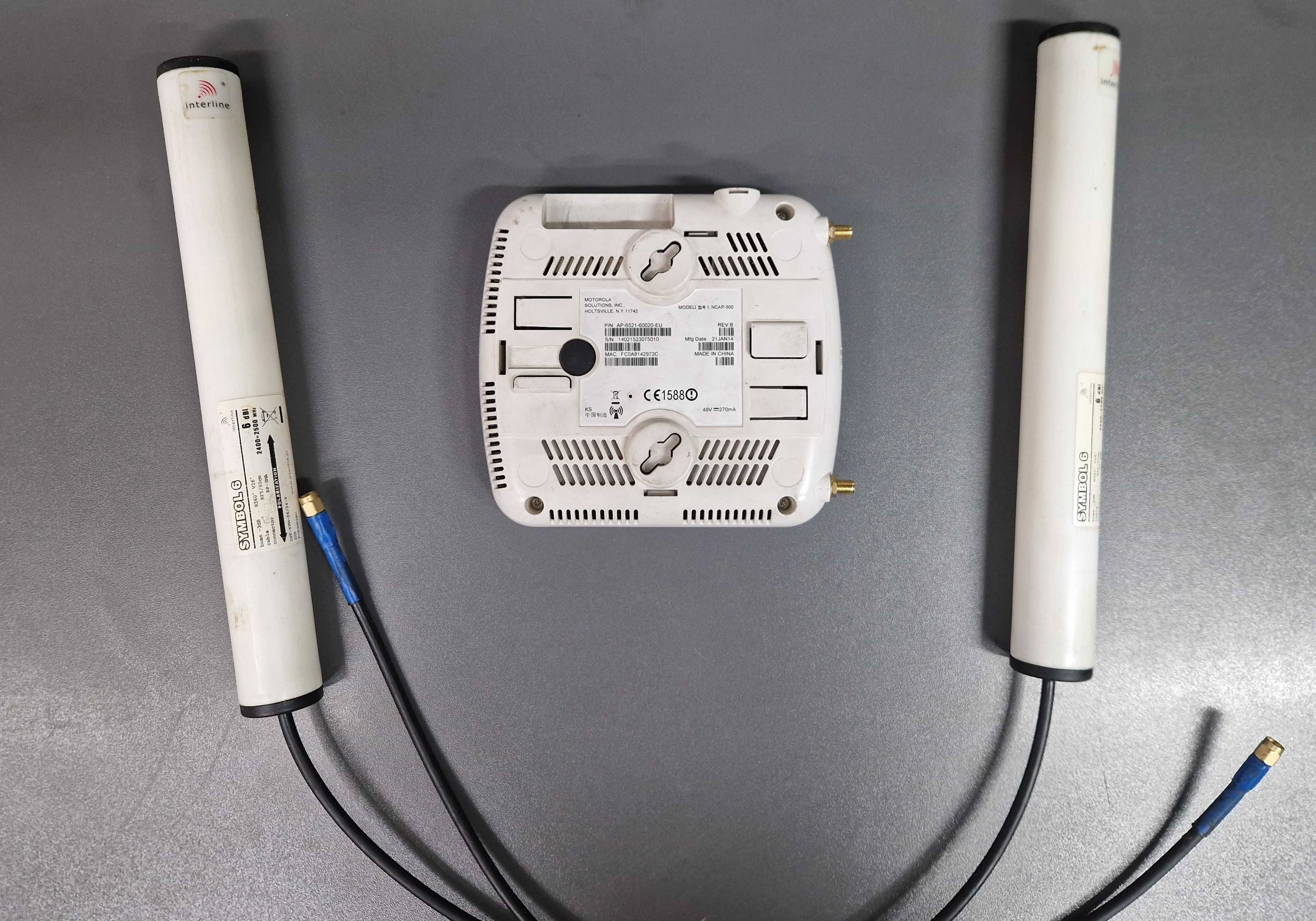 Access point typ AP-6521 z antenami