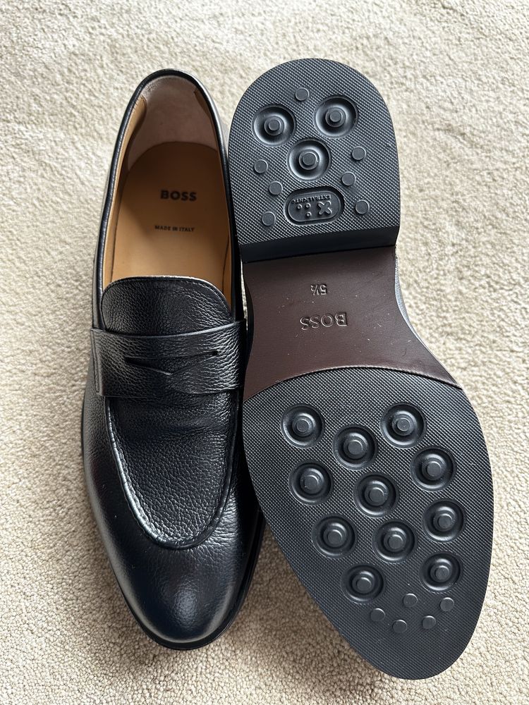 Sapatos Hugo Boss em pele pretos