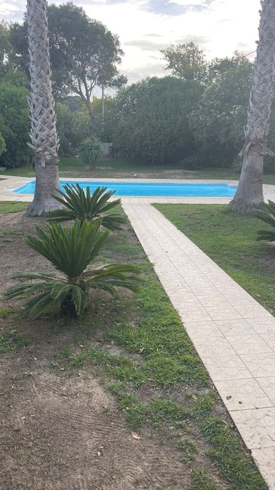 Quarto no meco aluga-se