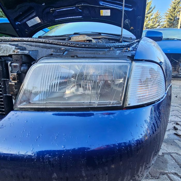 lampa / lampy / przód / przednie / prawa / lewa / reflektor/  AUDI A4 B5