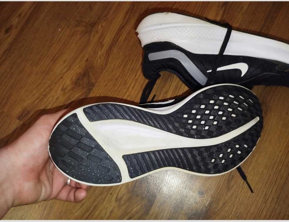 Чоловічі кросівки для бігу Nike Quest 5