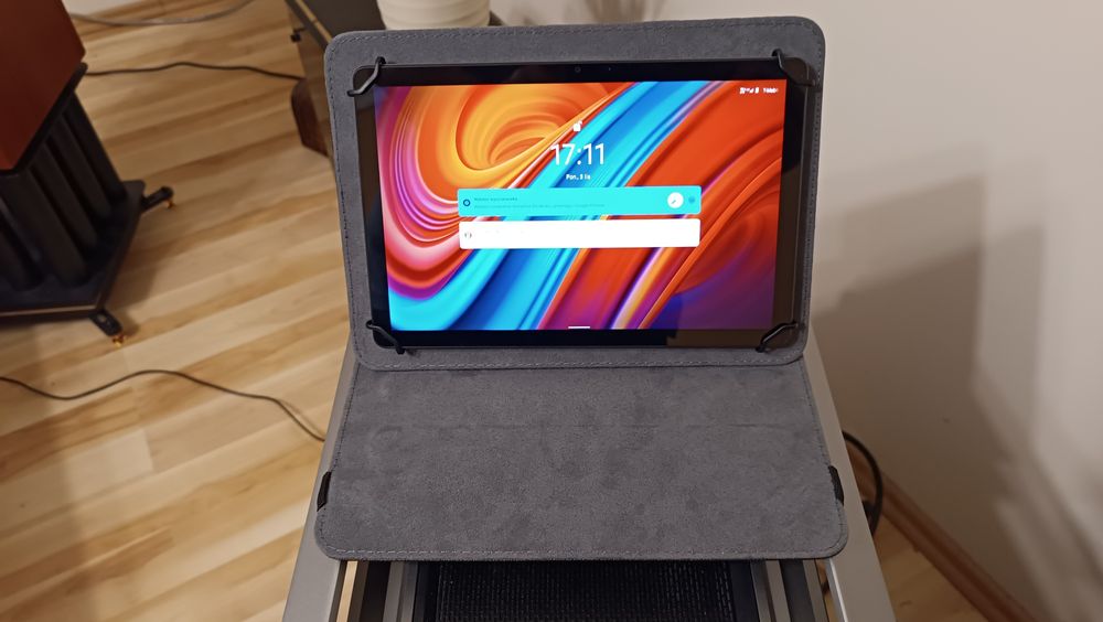 Tablet Lenovo M10 3gen plus etui, jak nowy