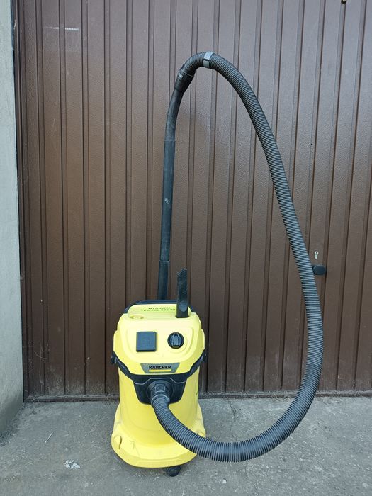 Odkurzacz z gniazdem - WYNAJEM