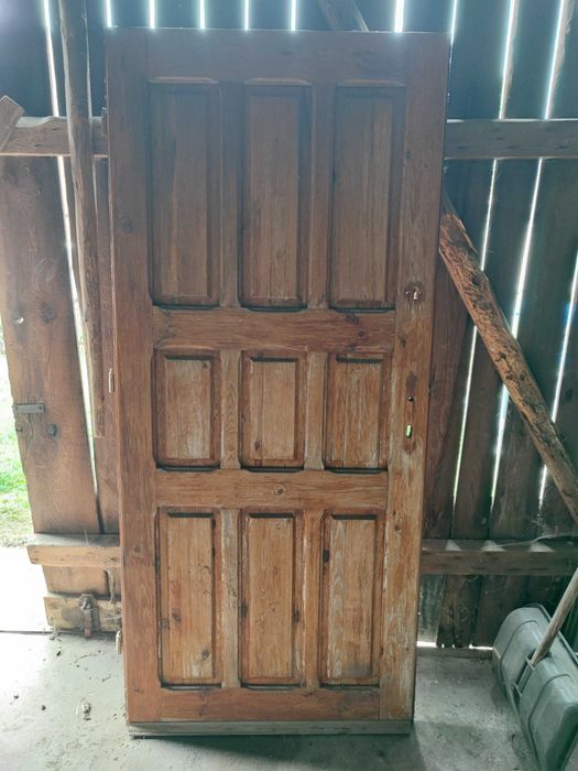 Drzwi drewniane zewnętrzne.