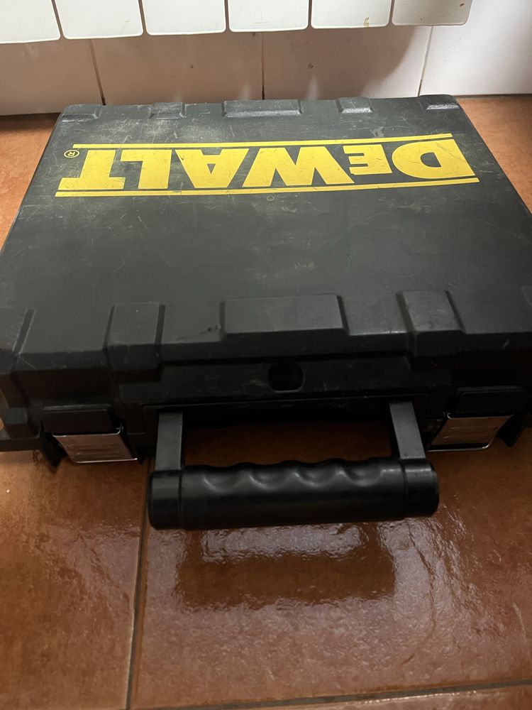 Aparafusafora DeWALT  DW914