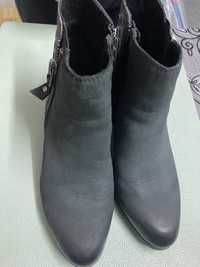 Botas pretas mulher