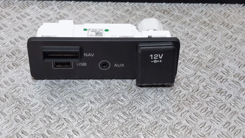 PANEL USB AUX KARTA SD LAND ROVER DISCOVERY R2017 NR FK7219C166BD