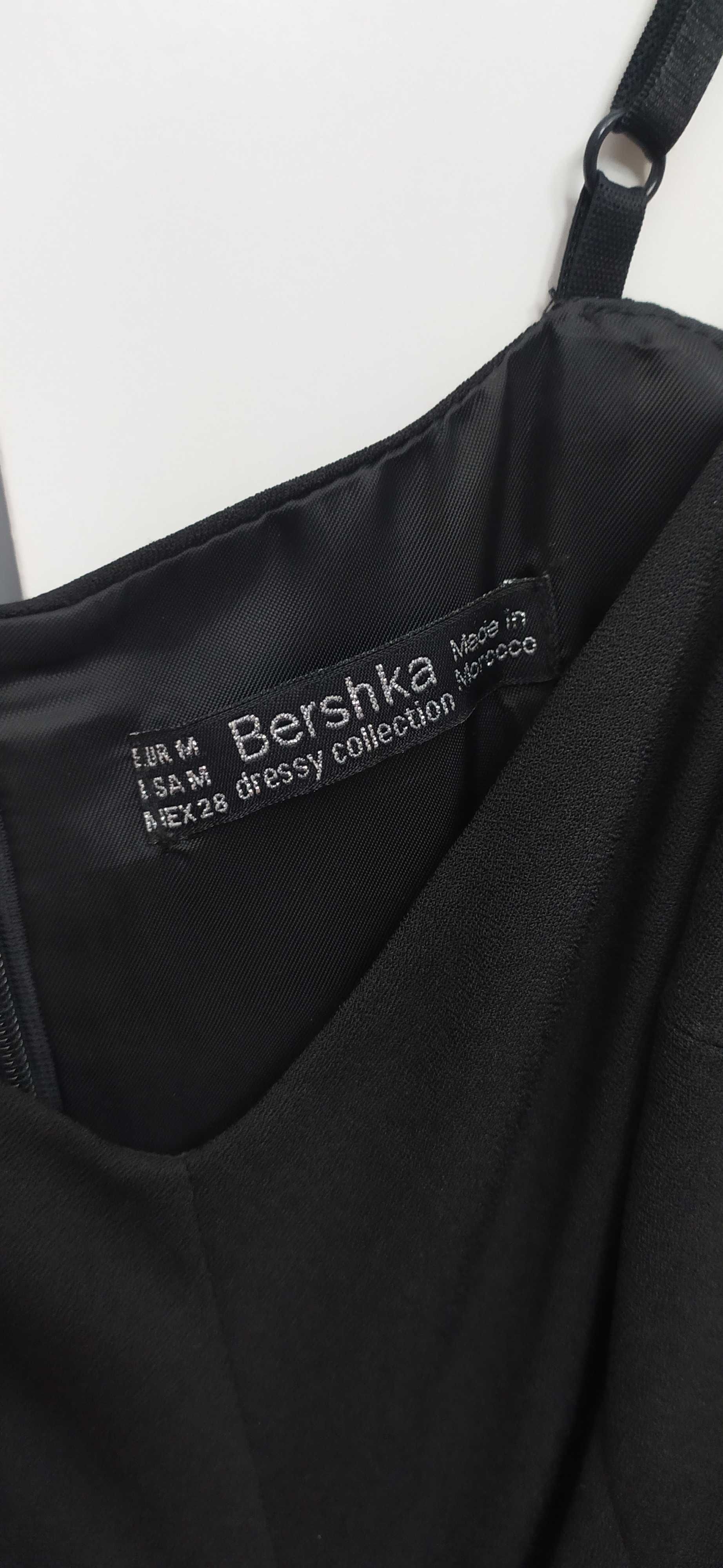 Bershka / Sukienka czarna na studniówkę/sylwester/karnawał