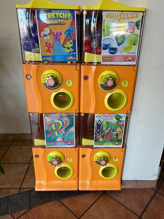 Automat na kulki, kapsułki zabawki - 4 pojemniki