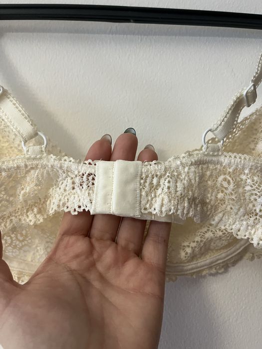 Sutiã em renda cor bege como novo tamanho 34C