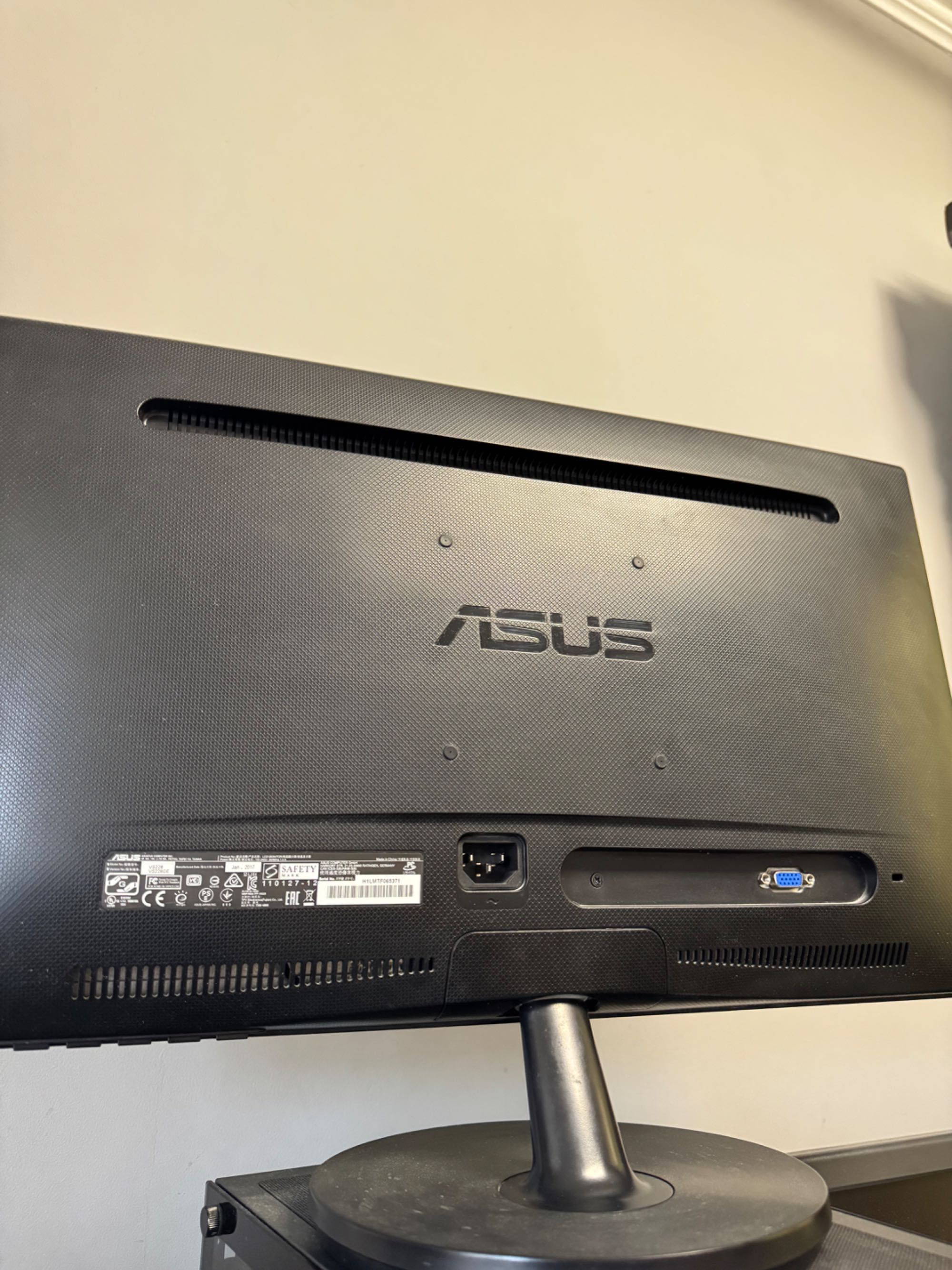 Монітор 22ʼ Asus VS228 1920x1080 FullHD