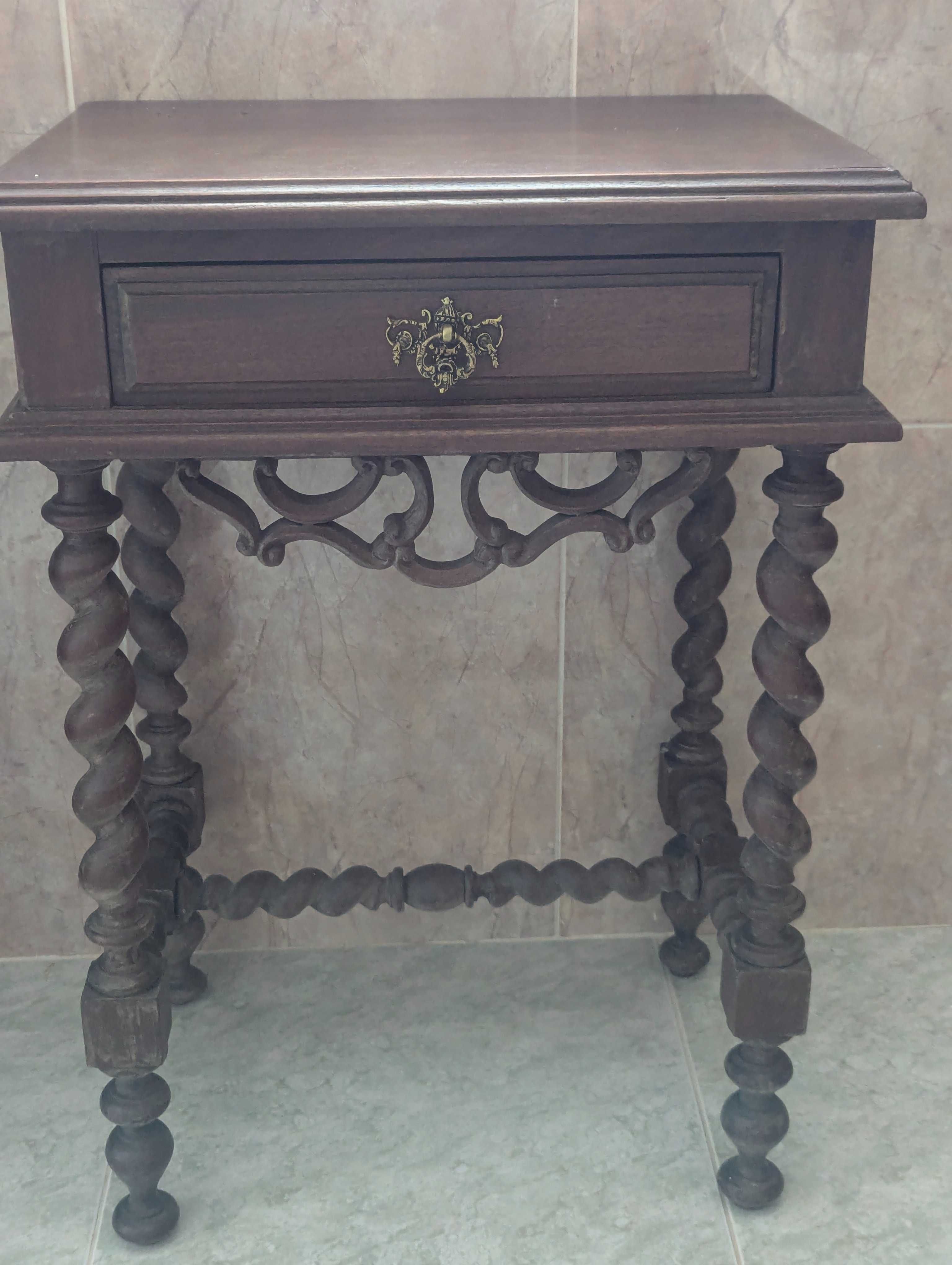 Conjunto de móveis de quarto em madeira maciça