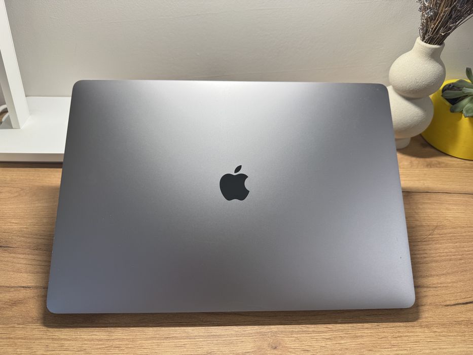 MacBook Pro 16 2019 i9 32Gb 1Tb Radeon 5500 4Gb