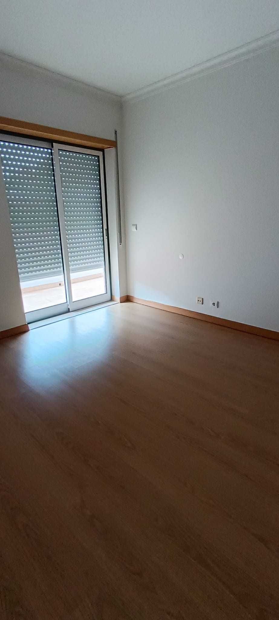 Aluga-se T3, no centro de Leiria