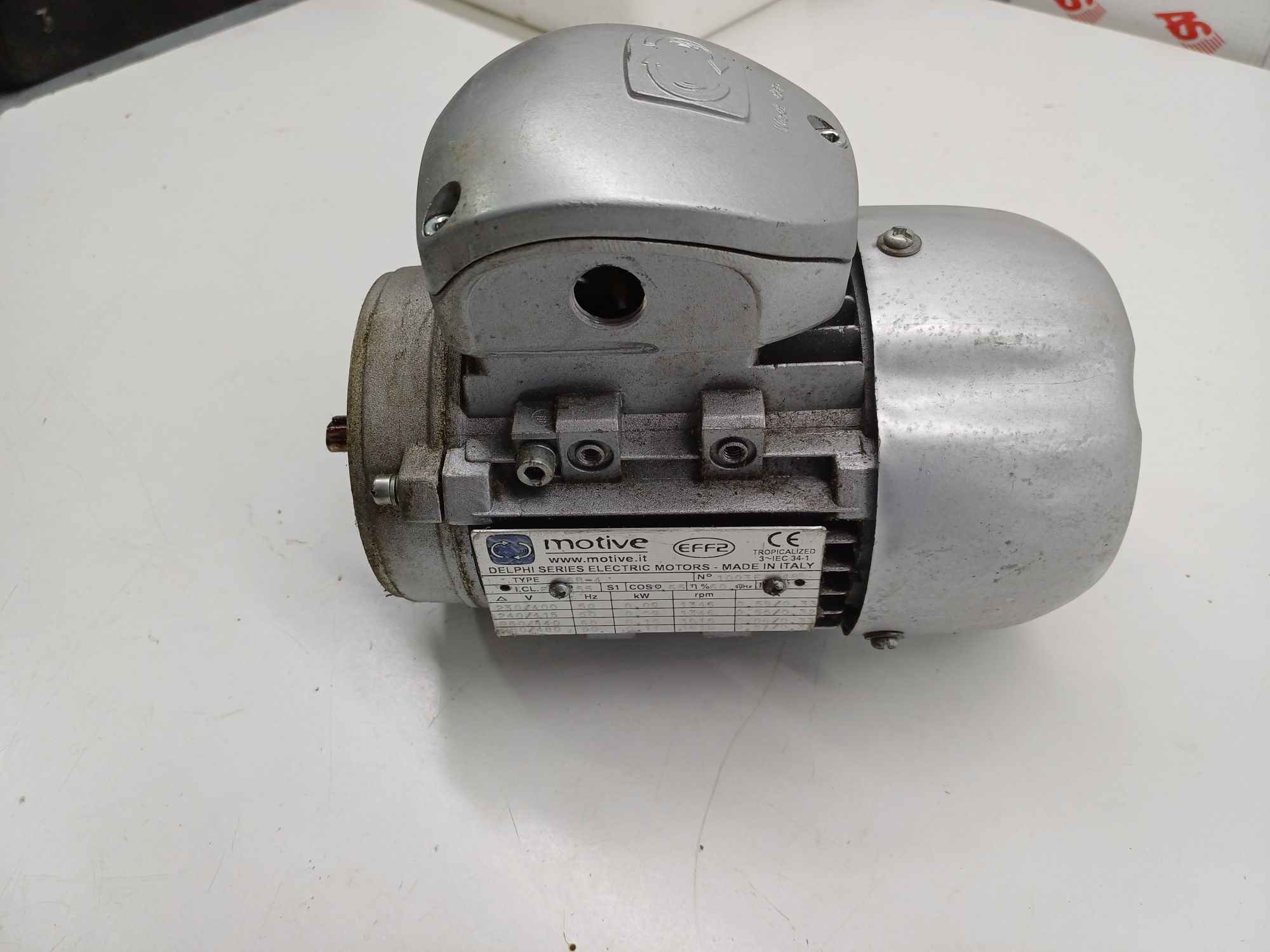 Motor trifasico 0.9Kw  1346rpm tipo 56B-4