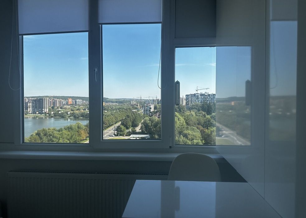 Світла 1к з виглядом на озеро! Мінімальне переоформлення 40369