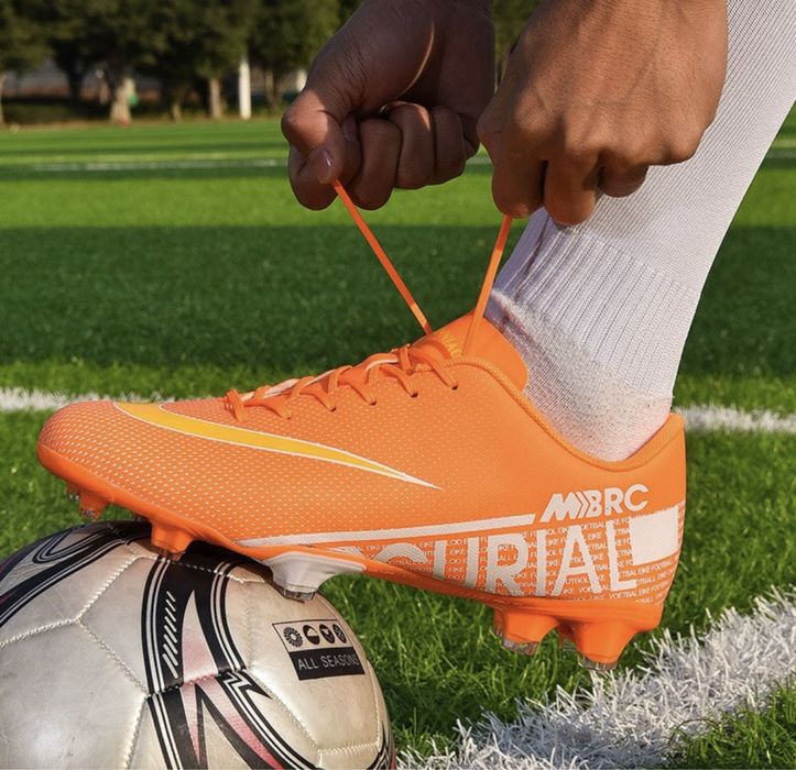 Obuwie piłkarskie sportowe buty korki lanki orlik