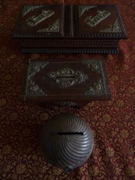 Conjunto 1 Guarda Jóias + 2 Mealheiros Antigos