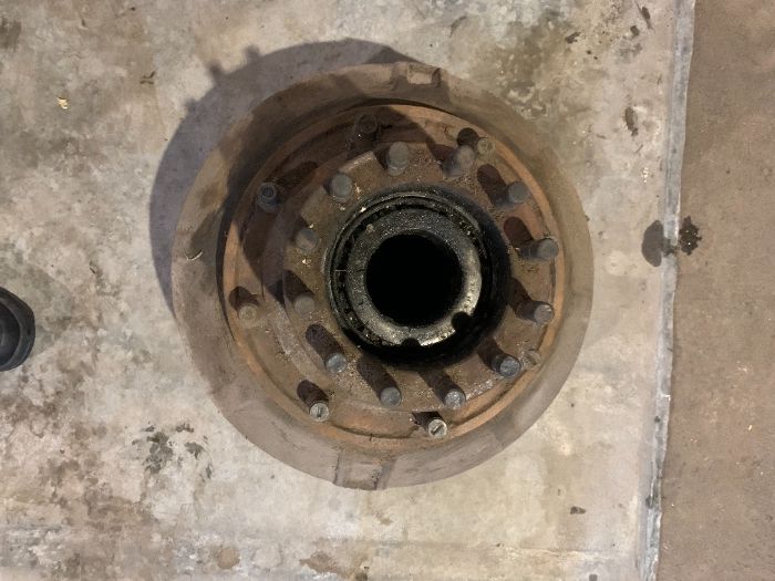 Продается Ступица заднего колеса левая и паук на ЗИЛ-130