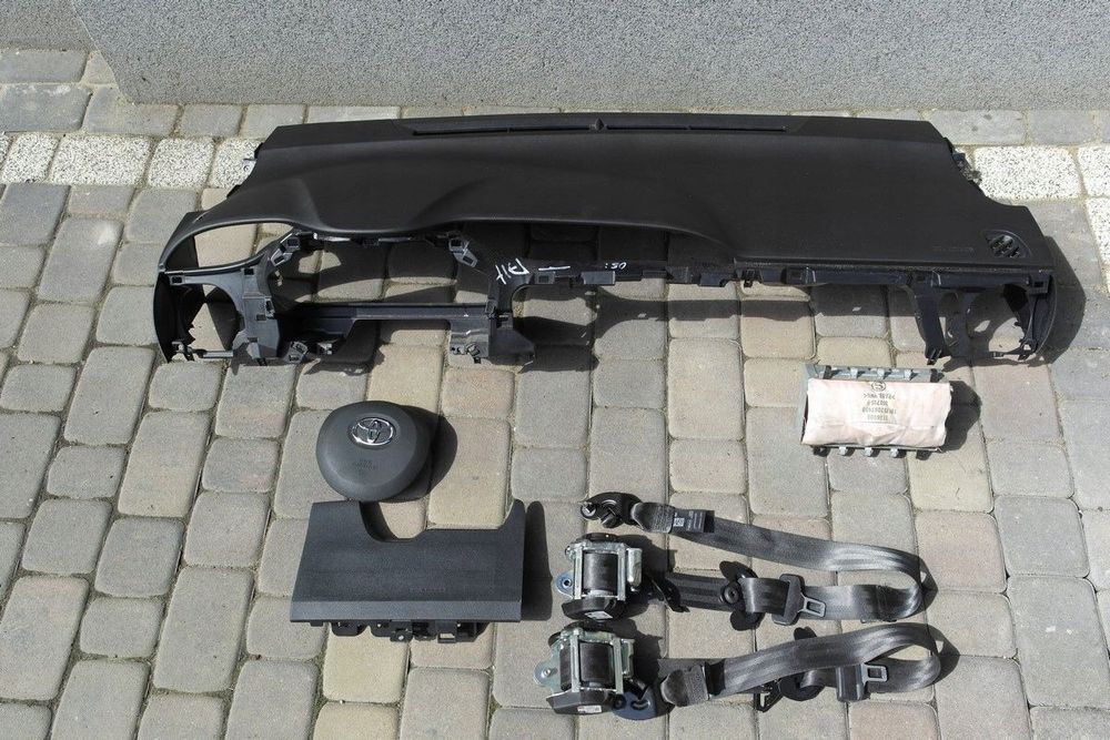 toyota yaris iii 3 lift deska konsola kokpit pulpit pÓŁka airbag pasy pas