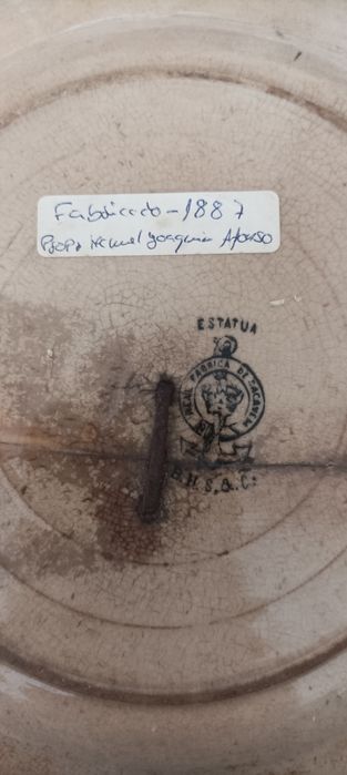 Prato muito antigo com restauro ano 1887
