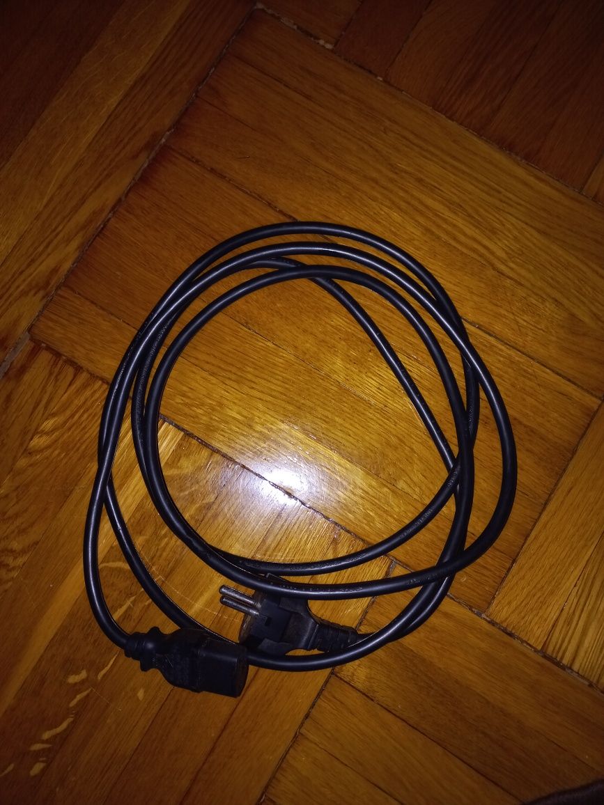 Kabel zasilacz do komputera stacjonarnego