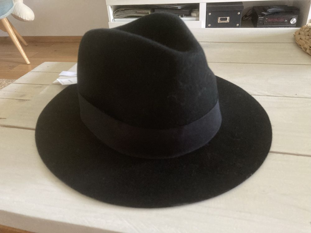Nowy Reserved czarny kapelusz