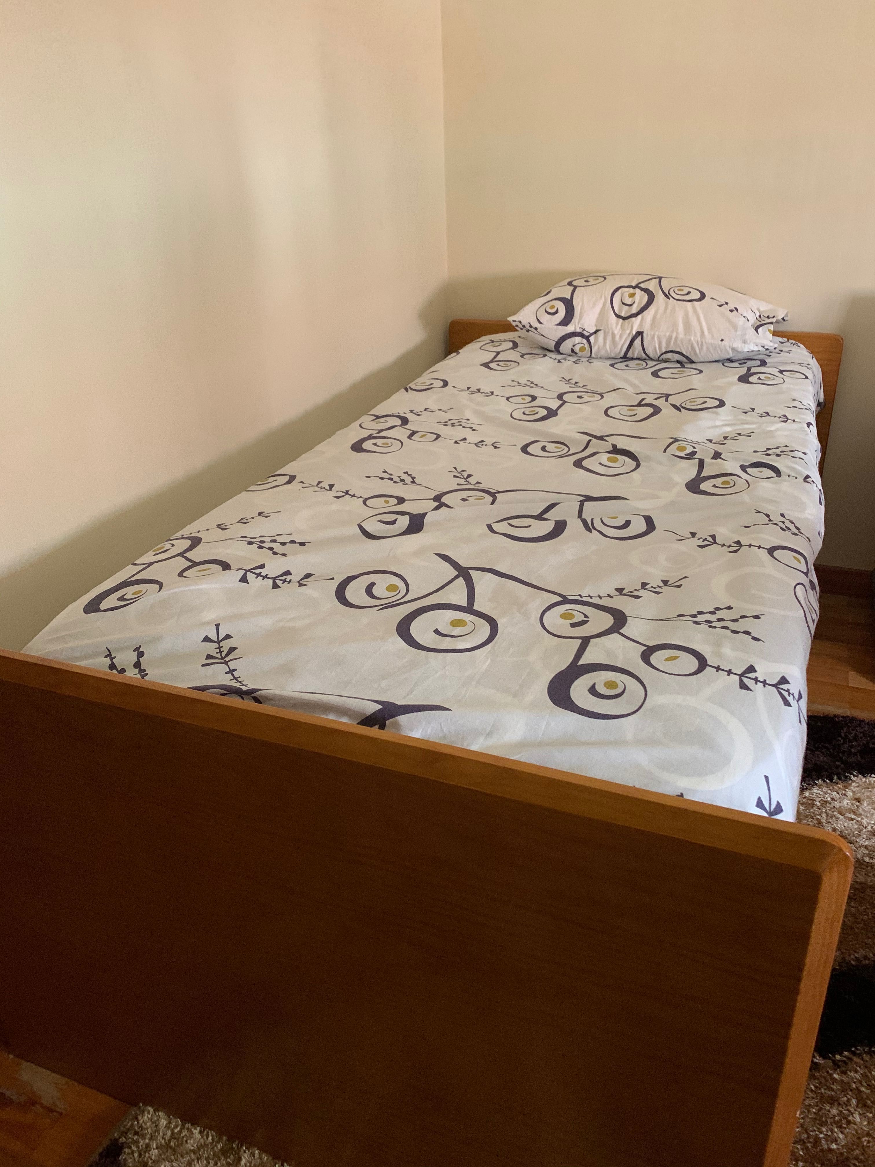 Cama de solteiro em pinho