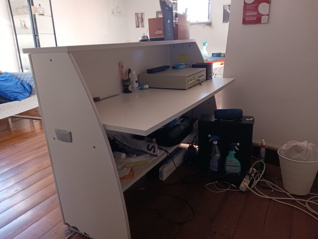Balcão de atendimento recepção / com secretária