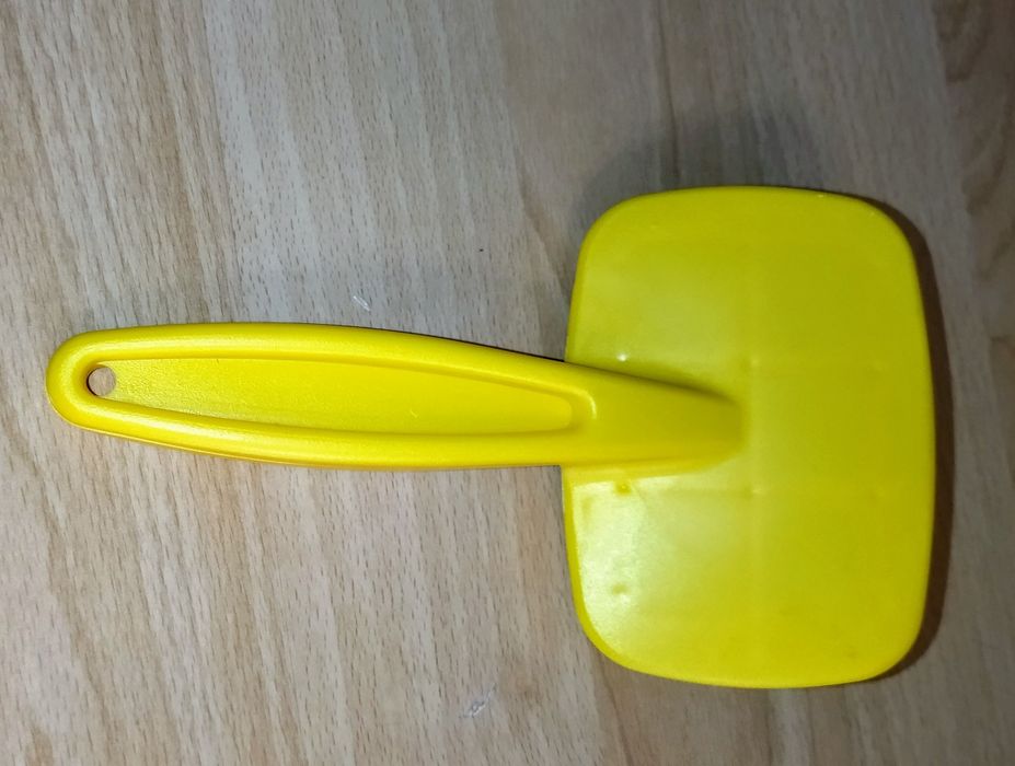 Пуходерка для вычесывания шерсти у животных.