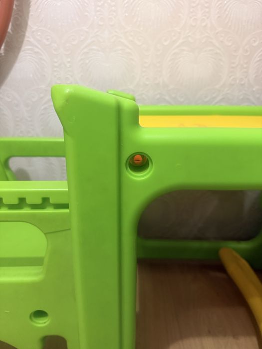 Дитячий стіл та стілець