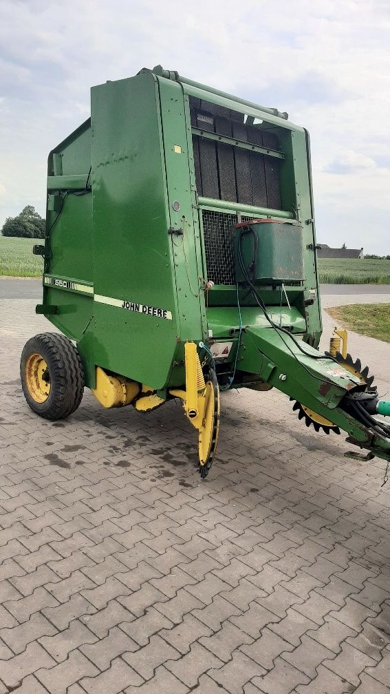 Pras zwijająca John Deere 550