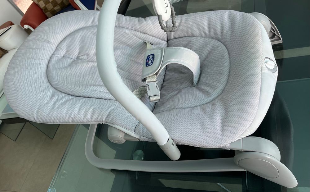 Espreguiçadeiras para bebé compactas, de baloiço e eletrónicas