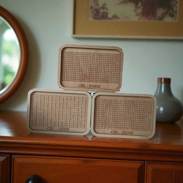 Drewniana Grawerowana Skarbonka Wykreślanka z Celem Oszczędzania