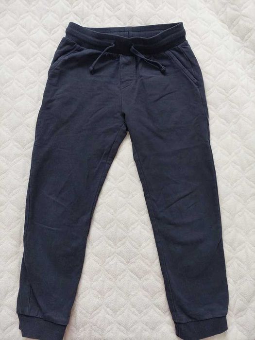 Spodnie dresowe i koszulki chłopięce rozm, 122/128, 7 sztuk