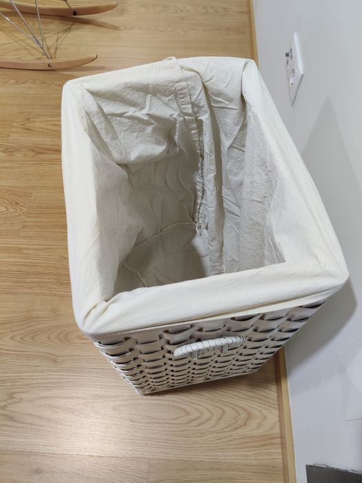 Cesto da roupa branco