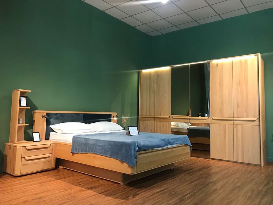 Зборка фабричних меблів