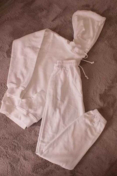 Biały komplet dresowy