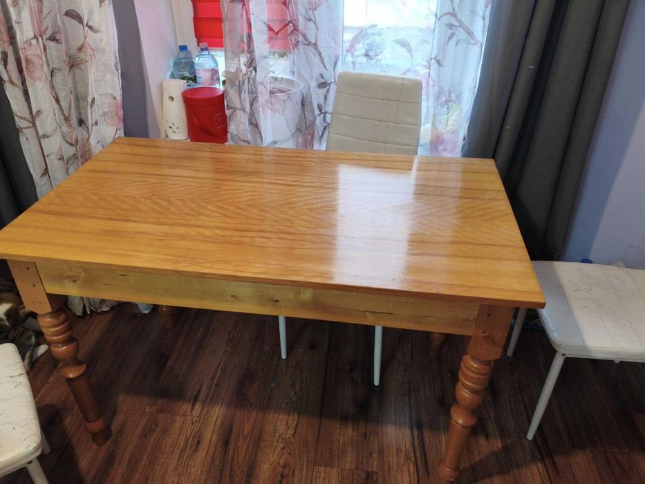 Stoł w dobrym stanie